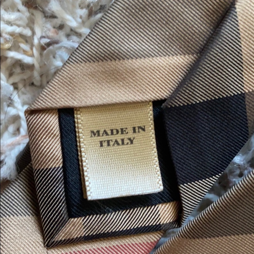 Burberry Tie - Picture 4 of 4